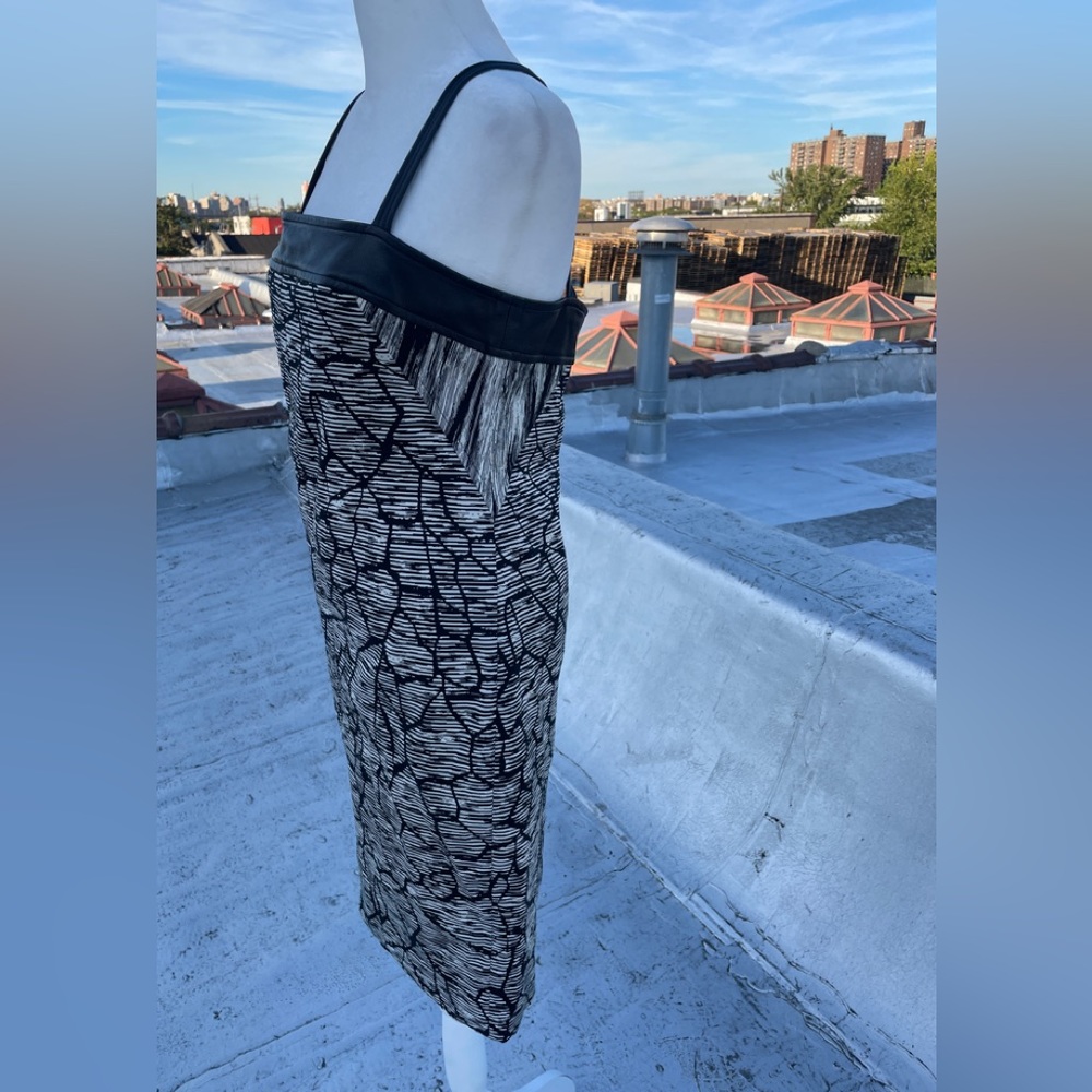 Abstract Patterned Midi Dress - Picture 3 of 6